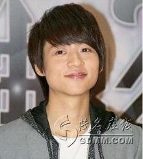 魏晨整容前后照片,蜕变之路，颜值飙升